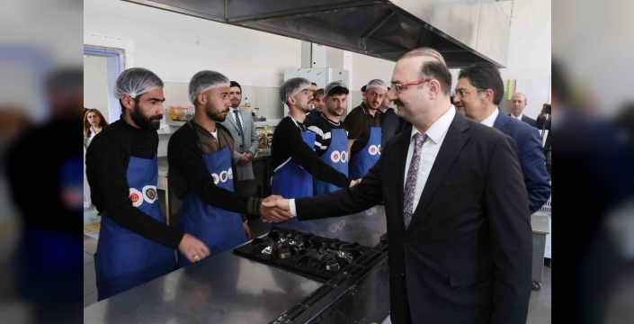 Denetimli serbestlik kapsamındaki 16 katılımcı, Atatürk Üniversitesinde Gastronomi ve mutfak sanatları eğitimi alacak
