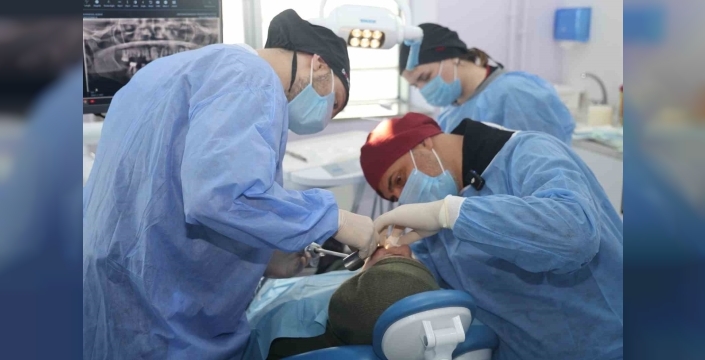 Iğdır Üniversitesi’nde bir ilk: Ağız ve Diş Sağlığı Hastanesi’nde implant tedavisi başladı