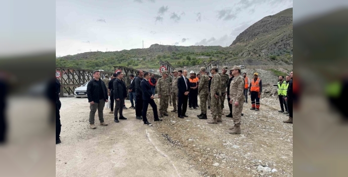 2. Ordu Komutanı Topaloğlu Hakkari-Van yolundaki çalışmaları inceledi