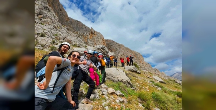 45 sporcu Kemaliye’nin zirvesinde buluştu