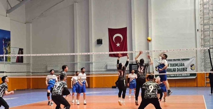 Adilcevaz’da kurumlar arası turnuvanın şampiyonu jandarma oldu