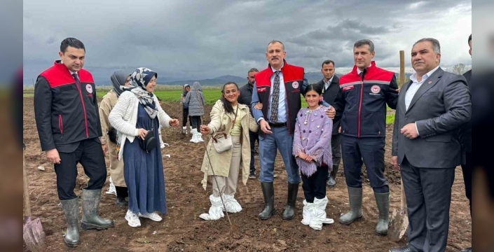 Ağrı’da 2 bin 500 çiftçiye 50 bin meyve fidanı dağıtıldı