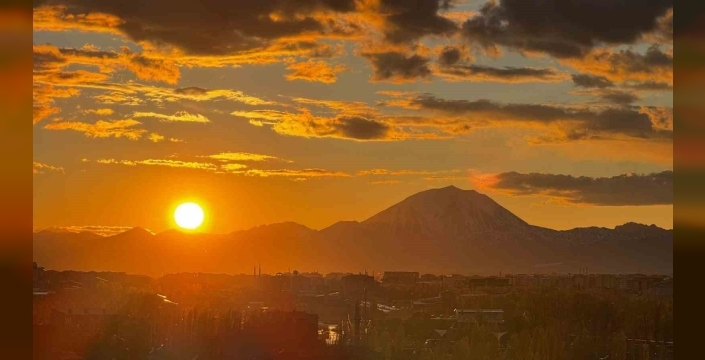 Ağrı’da gün batımı görsel şölen sundu