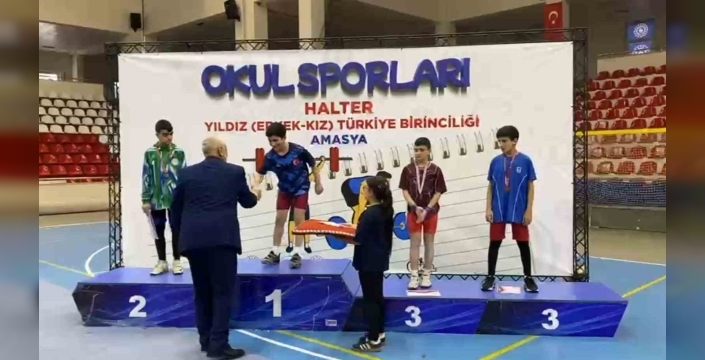 Ağrılı öğrenci Osman Oğur, halterde Türkiye şampiyonu oldu
