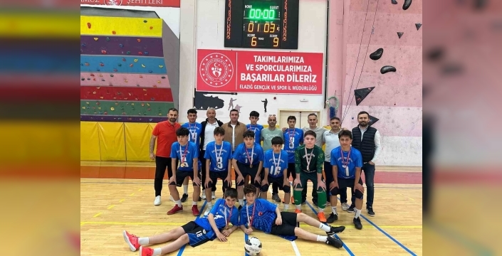Ahmet Hamdi Tanpınar ortaokulunun futsal başarısı