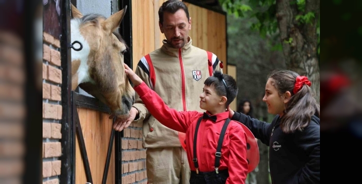Akademisyenler ve özel çocuklar at terapisi etkinliğinde bir araya geldi