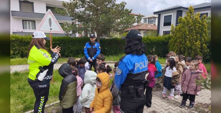 Bahçelievler Anaokulu öğrencilerine trafik bilinci eğitimi