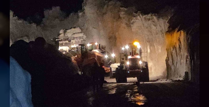 Bahçesaray yolunda gece mesaisi