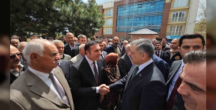 Bakan Çiftçi, Adilcevaz’ı ziyaret etti