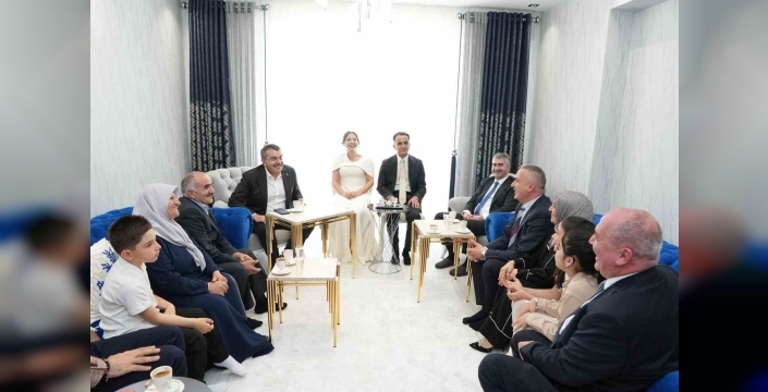 Bakan Tekin nişan törenine katıldı