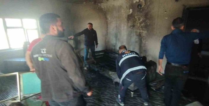 Başkale’de ev yangını