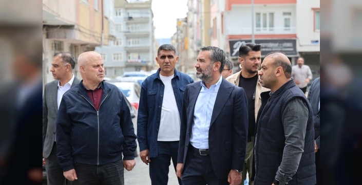 Başkan Şerifoğulları, yol yenileme ve kaldırım çalışmalarını inceledi