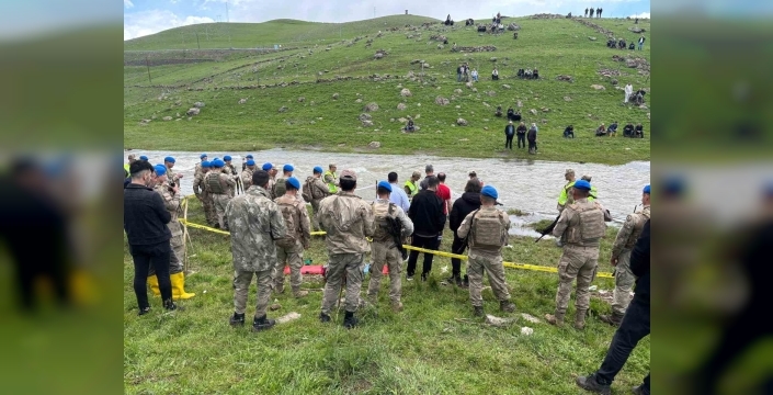 Bingöl’de kayıp emekli öğretmen derede ölü bulundu