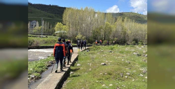 Bingöl’de kayıp emekli öğretmeni 229 personel arıyor