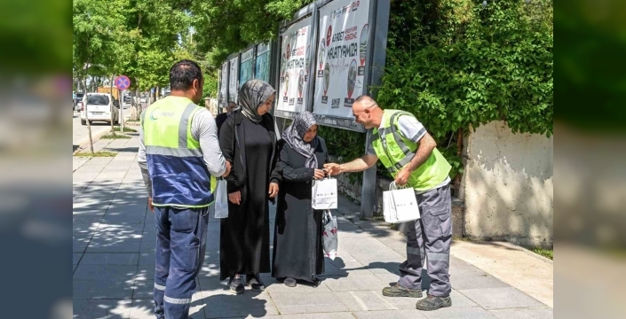 Büyükşehir Belediyesi vatandaşlara ücretsiz 20 bin fide dağıttı