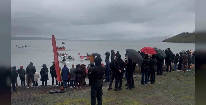 Çıldırlı çocuklar 19 Mayıs’ta yaptığı su sporları gösterisi nefes kesti