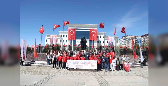 Elazığ’da 19 Mayıs kutlamaları çelenk sunma ile başladı