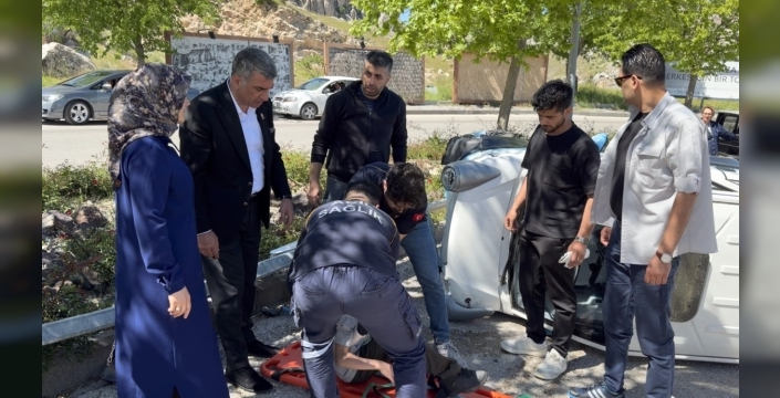 Elazığ’da elektrikli araç devrildi, ilk müdahaleyi milletvekili yaptı