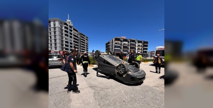 Elazığ’da kaza yapan otomobil ters döndü: 2 yaralı