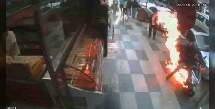 Elazığ’da marşa bastığı anda motoru alev aldı: O anlar kamerada