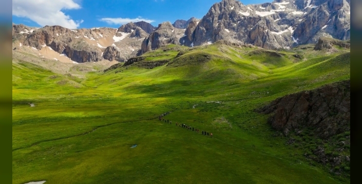 Erzincan’da 2 bin 500 rakımdaki yayla hayran bırakıyor