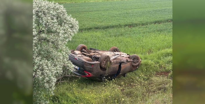 Erzincan’da şarampole devrilen otomobildeki 4 kişi yaralandı