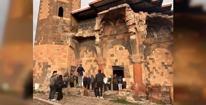 Erzincanlı gençler tarih ve medeniyet yolculuğunda buluştu