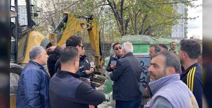 Erzurum’da Çifte Kardeşler Türbesi’nde yıkım gerginliği