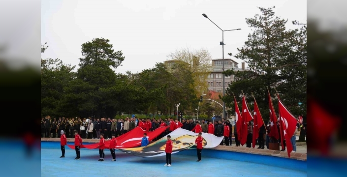 Erzurum’da yağmur 19 Mayıs coşkusuna engel olamadı