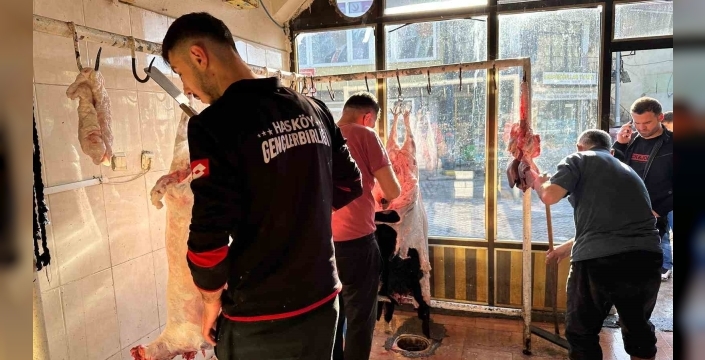Hasköy’de bayram namazının ardından kurban kesimi başladı
