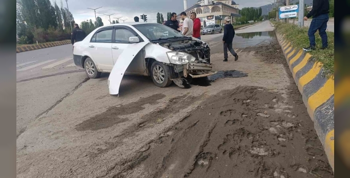 Hasköy’de hafriyat kamyonu ile otomobil çarpıştı: 1 yaralı