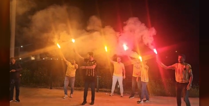 Hasköylü taraftarlardan Muşspor’a meşaleli destek