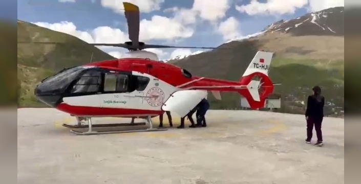 Helikopter ambulans, 78 yaşındaki hastayı Van’a sevk etti