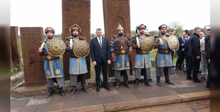 İçişleri Bakanı Mustafa Çiftçi, Ahlat’ta Selçuklu Mezarlığını ziyaret etti
