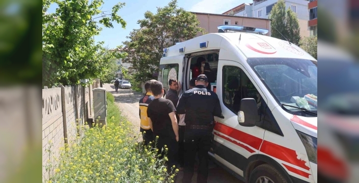 Iğdır’da çatı katı yangınında anne ve down sendromlu çocuk dumandan etkilendi