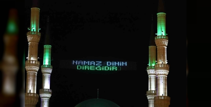 Iğdır Merkez Ulu Camii’ne dijital mahya asıldı