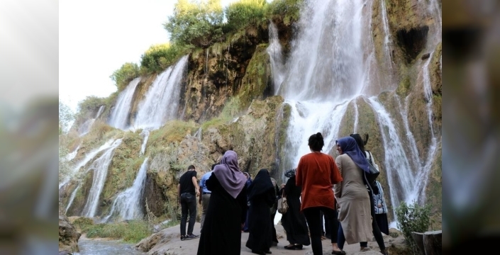 Kar suları Girlevik Şelalesi’ni coşturdu