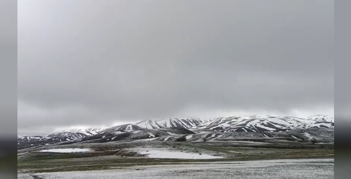 Karlıova’nın yüksek kesimlerine kar yağdı