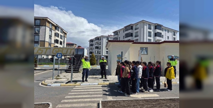 Kars’ta öğrencilere uygulamalı eğitim verildi