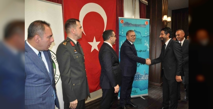 Kars’ta protokol bayramlaştı