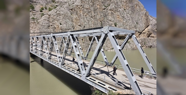 Kemaliye’de Şırzi Köprüsü akşam turizmine hazırlanıyor