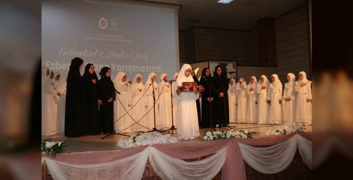 Kız Kur’an kursu öğrencileri hadis-i şerif bilgisinde yarıştı