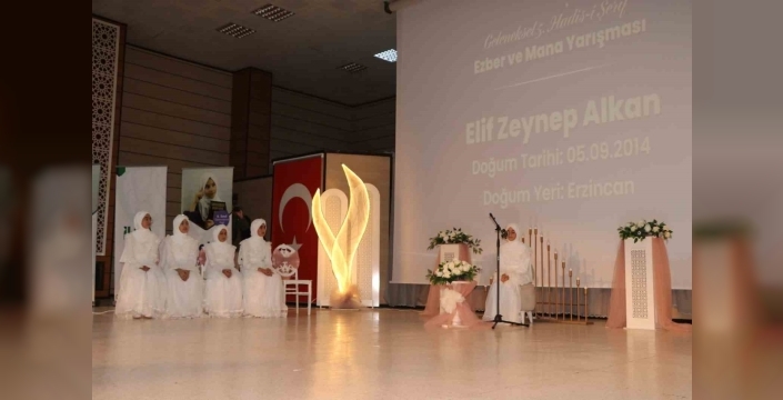 Kız Kur’an kursu öğrencileri hadis-i şerif bilgisinde yarıştı