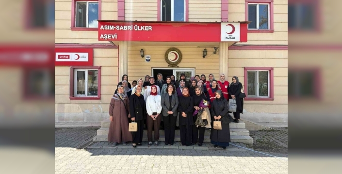 Kızılay’dan hem anne hem baba olan kadınlara Anneler Günü sürprizi