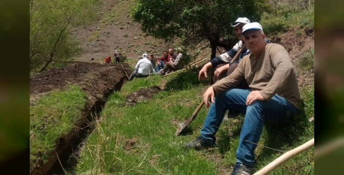 Köylülerden imece usulü su kanalı temizliği