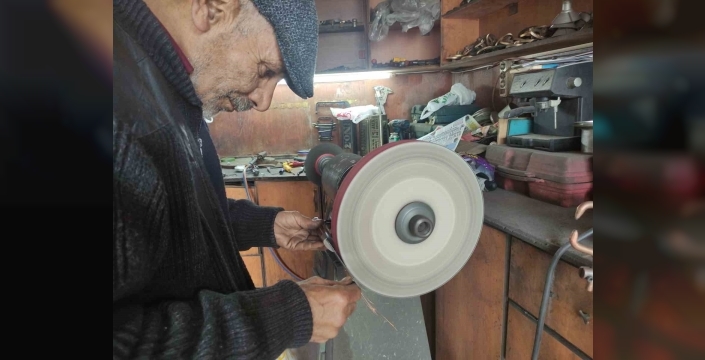 Kurban Bayramı öncesi bıçak bileyicilerinin yoğun mesaisi