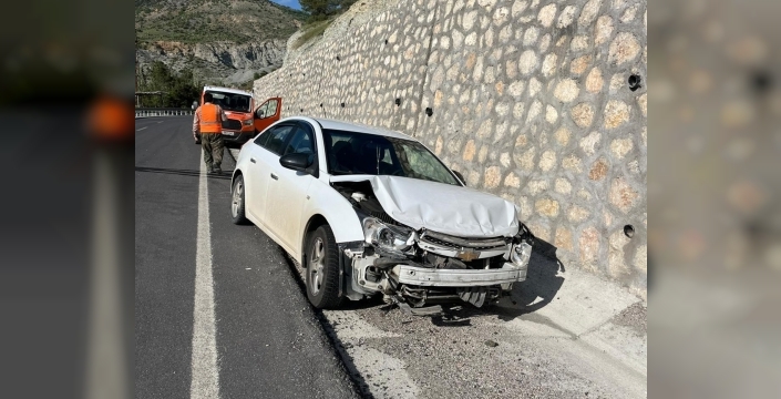 Malatya’da otomobil istinat duvarına çarptı: 1 yaralı