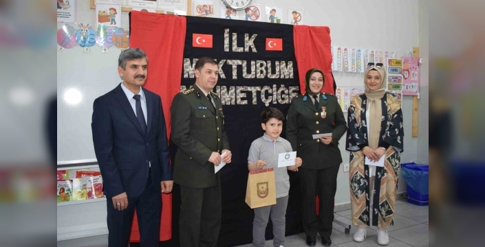 Minik öğrencilerden Mehmetçiğe duygu dolu mektuplar