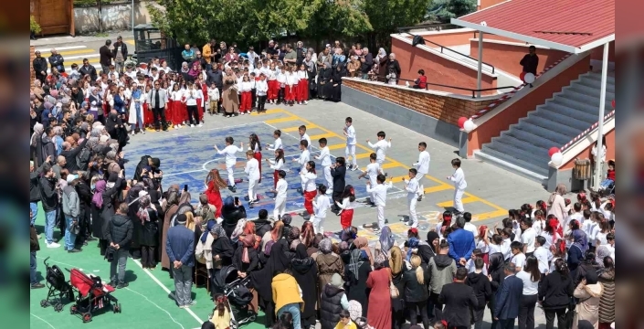 Miniklerden 19 Mayıs’a coşkulu kutlama