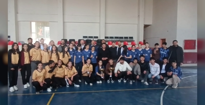 Özalp’te Liseler Arası Voleybol Turnuvası düzenlendi